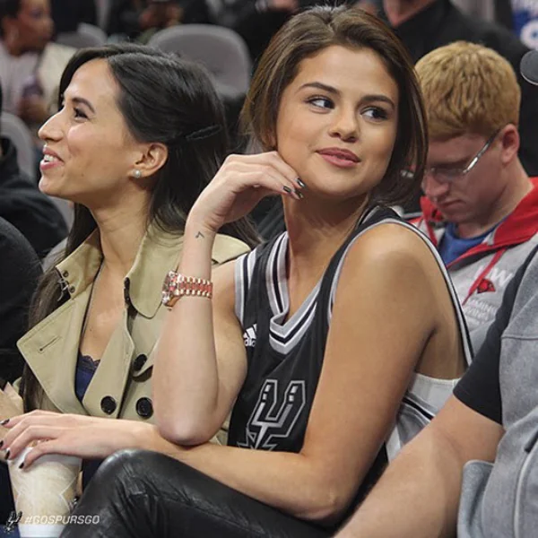 最死忠的美女球迷！賽琳娜超愛「NBA 馬刺隊」　坦言：雷納德要離開讓我感覺非常難過！　
