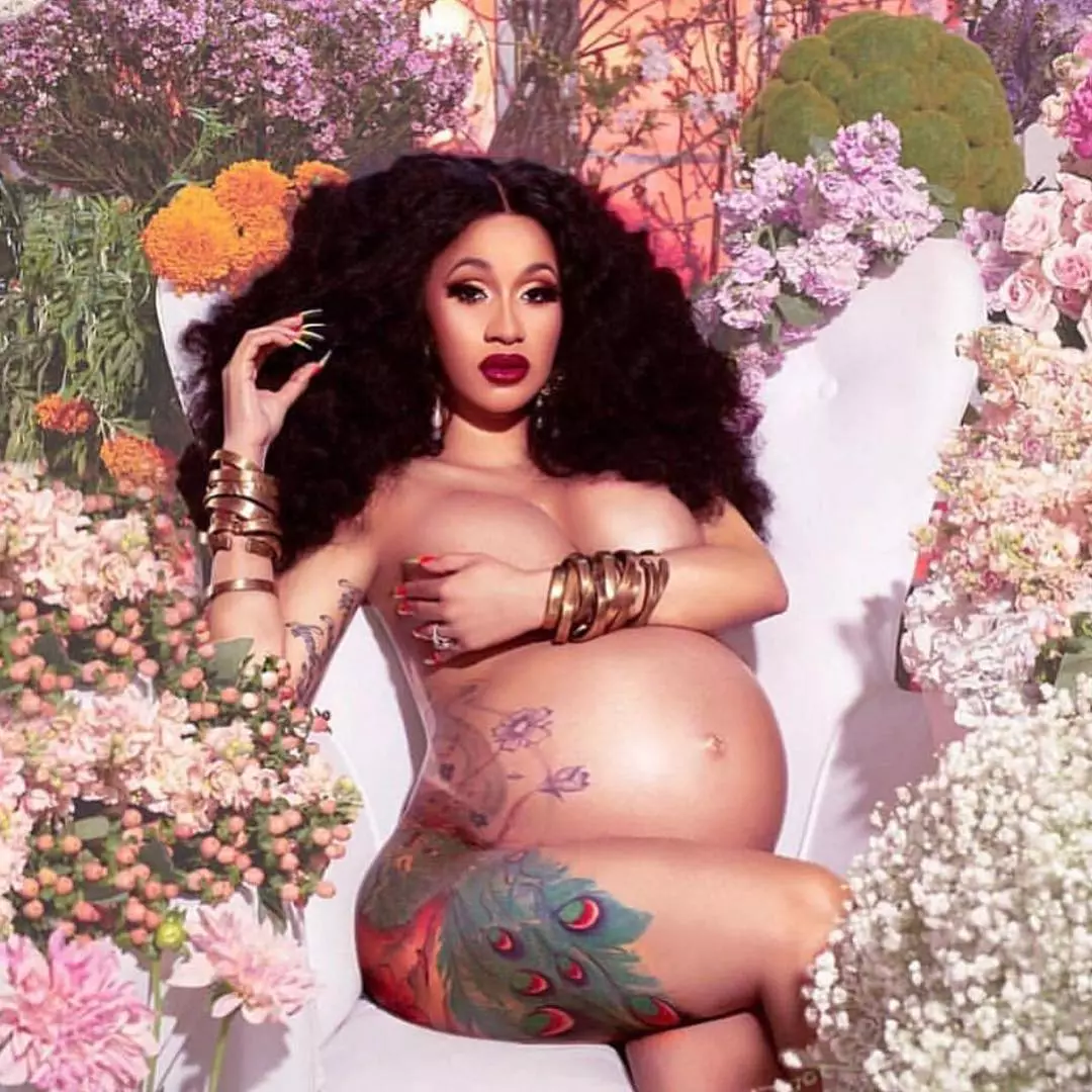 饒舌女王 Cardi B 當媽了！於 10 日順利產下一名女孩並取名 Kulture Kiari Cephus！