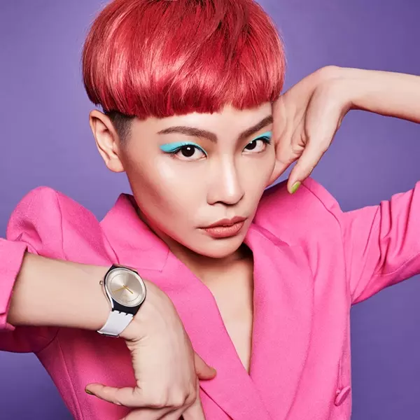 時尚、娛樂、文青各界ICON爆發單品！金屬薄錶SWATCH超顯品味，隨性駕馭都「脫魯脫單」！