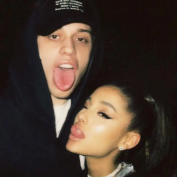 Ariana Grande 真的懷孕了嗎？在她最新 MV 中給了我們一個明顯的暗示…