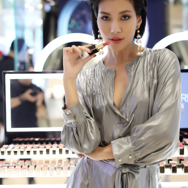 全亞洲首間太空概念櫃點於台中登場！連莫莉也激推的 TOM FORD 神級美妝品 TOP 3 大公開！