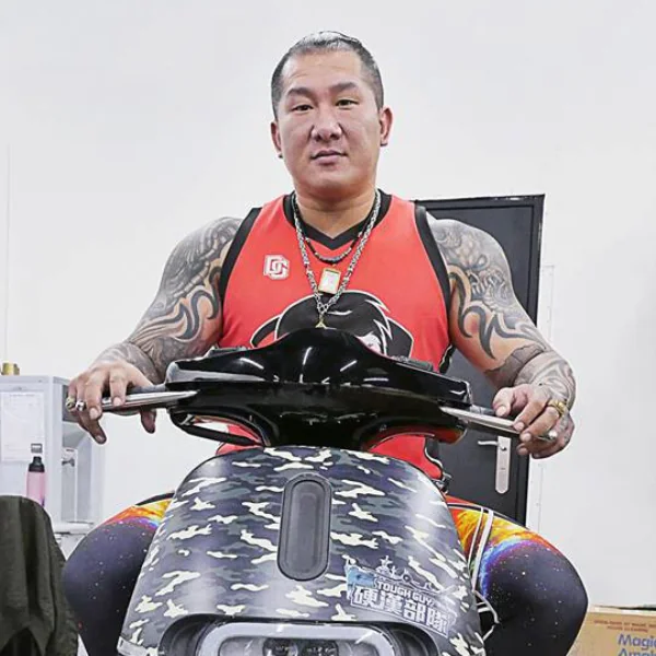 在我眼裡就是詐欺！「館長」列點開噴健身網紅「Tao」：我下面沒有你這種小弟