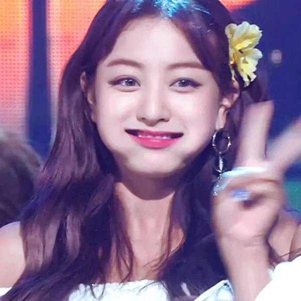 TWICE「吃冰塊」慶祝得獎模樣 韓媒：韓國史上女團最可愛畫面！
