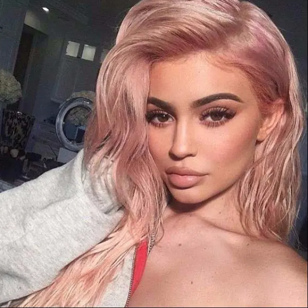 變臉！20歲女富豪Kylie Jenner 巴黎時尚街拍，變得好不一樣！