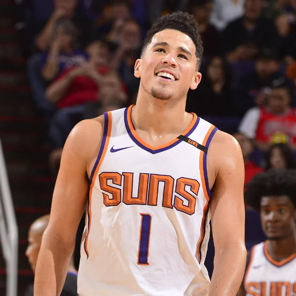 跟哈登喜歡類型一樣？！NBA 球星「娃娃臉」Booker 新女友曝光　網友：看不出來口味這麼重！