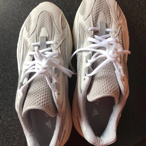 Yeezy 700 V2 有望在年底發售！肯爺大方曝光明年將發售 7 雙球鞋，其中包括一雙全新設計籃球鞋！
