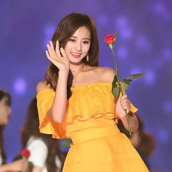 子瑜台上掉鞋仍處變不驚，難怪連 Apink 娜恩也公開表示喜歡她！