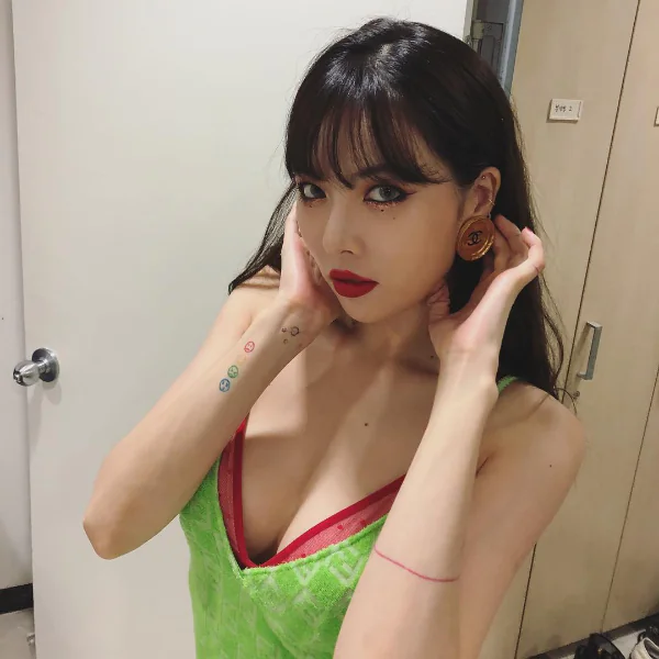 小野馬回來了！和泫雅學今夏怎麼當個帥氣又有個性的辣妹！