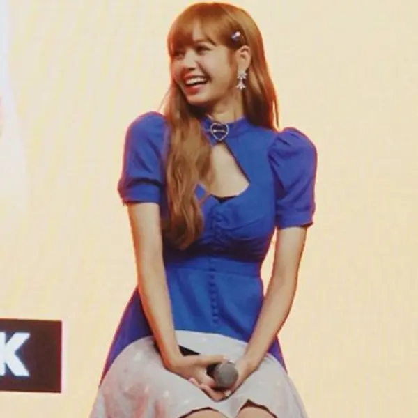 身材超完美！BLACKPINK Lisa 鏤空裝大長腿，網友：真人版娃娃！