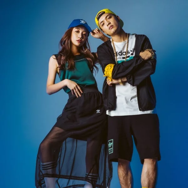 這樣的穿搭《你是不是有點動心》？音樂才子J.Sheon、Julia吳卓源演繹 全新adidas Originals P.O.D. System