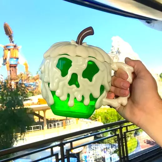 搶先看！Disney 釋出今年萬聖節商品照，毒蘋果造型杯子太燒心了