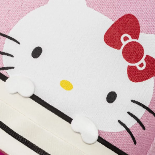 誰說 Kitty 就一定要賣萌？Converse x Hello Kitty  聯名系列帥氣、可愛任你搭！  小編：還有兒童尺寸！