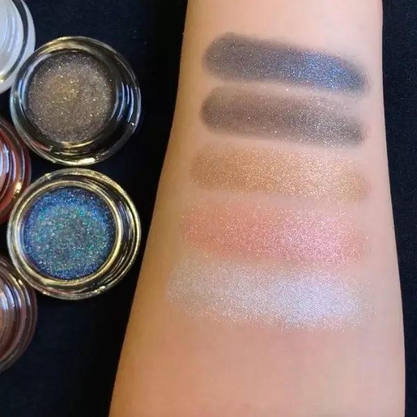 彈力觸感太療癒！GIORGIO ARMANI 「決戰眼彩凝霜」，內斂奢華光，眼睛不泡腫