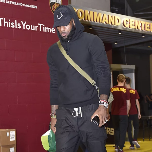 跨界出師！LeBron James x John Elliott 聯名系列發售訊息公開