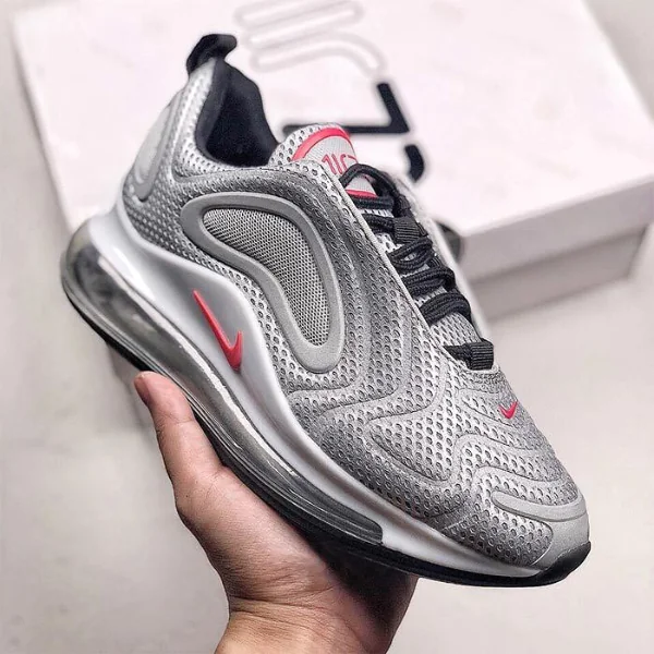 Nike 氣墊系列巔峰之作！疑似 Air Max 720 「銀彈」配色清晰實體影片曝光！