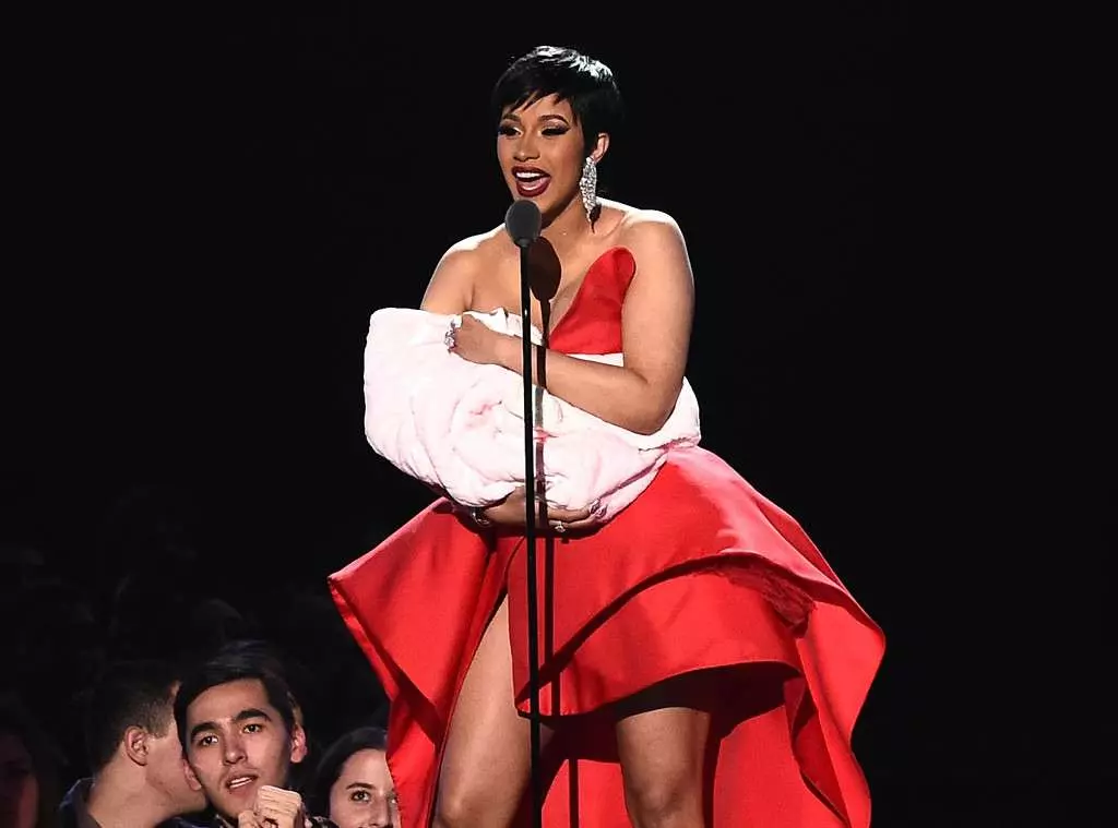 史無前例！饒舌女王 Cardi B 擔任 2018 MTV VMA 開幕嘉賓帶著剛出生的女兒 Kulture 登場？