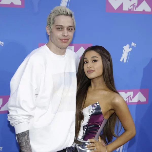 Ariana Grande 親口憶述未婚夫求婚的情節，竟然是這麼「非傳統」！