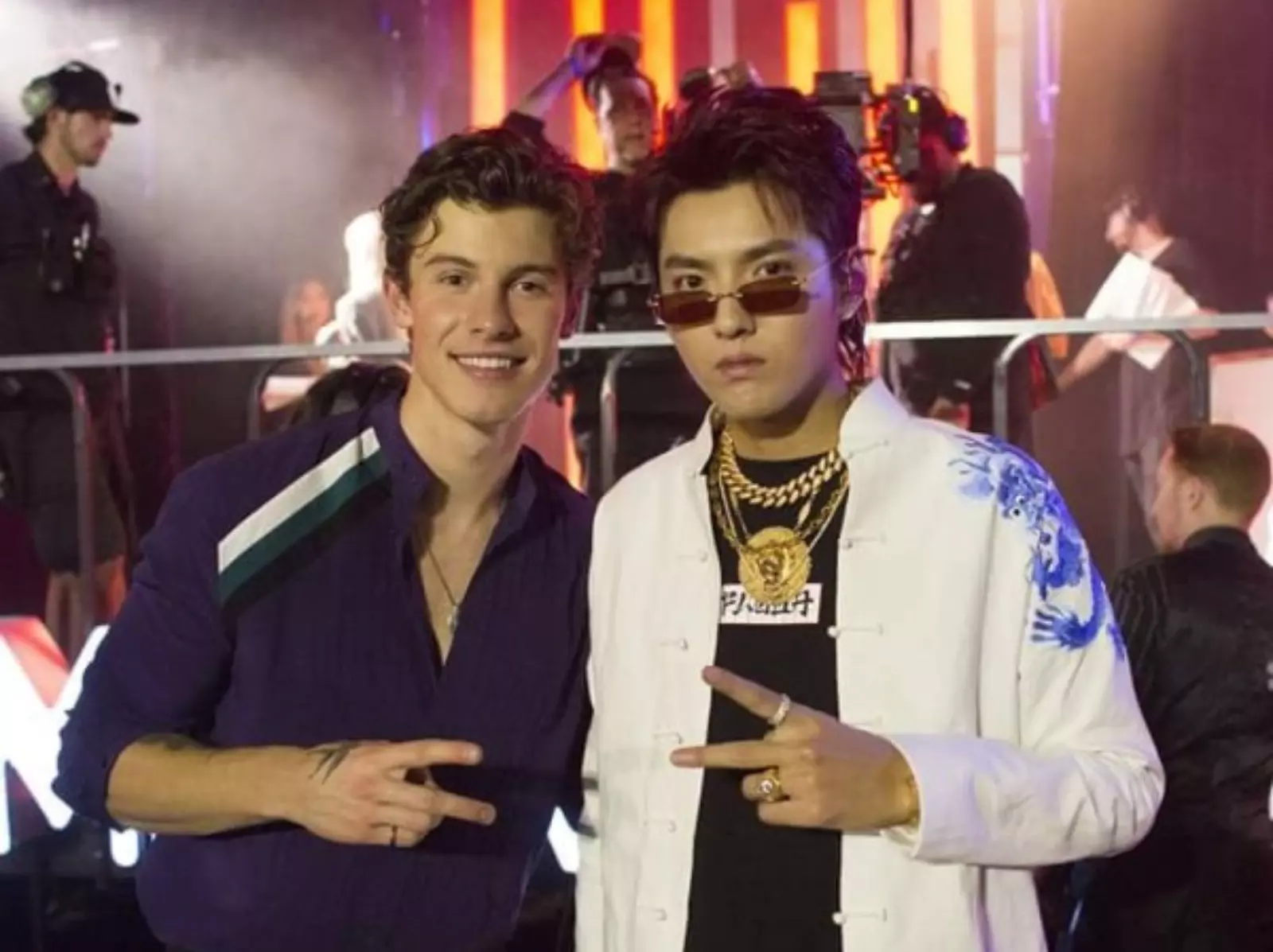 嘻哈老砲兒吳亦凡登上加拿大 MMVA 音樂大獎飆唱 Deserve 還與肖恩·曼德斯合照！