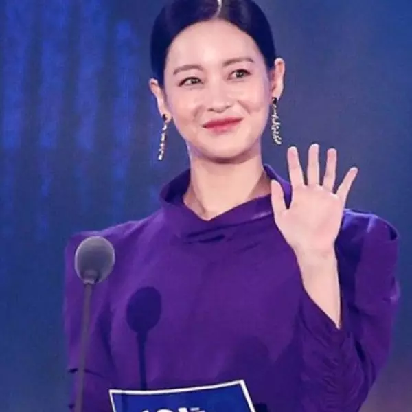 笑噴！《花遊記》 吳漣序「酷女孩洋裝」頒獎 ，網友學牛魔王：「合格！」