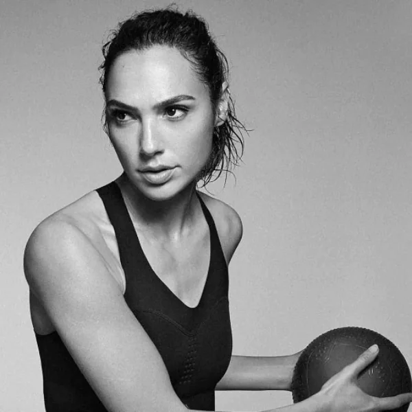 蓋兒加朵、吉吉哈蒂德都說讚！Reebok 動感科技運動內衣「Pure Move Bra」搶先曝光！