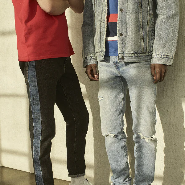 LOGO風潮2018秋冬超生火！LEVI'S玩出四大Sweatshirt Style Taper家族再添生力軍！潮流窄腳VS摩登捲折 全新雙版型引爆秋冬踝時尚