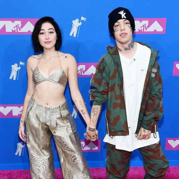 宛如鄉土劇！麥莉妹妹 Noah Cyrus 和 Lil Xan 分手　竟是為了一張查理普斯的假裸照？