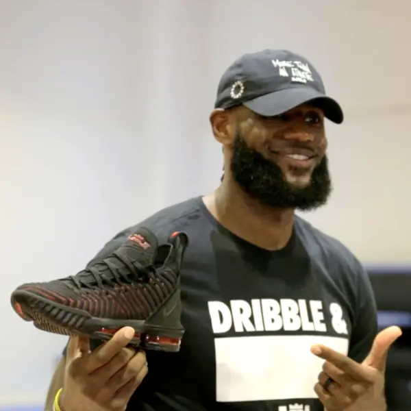 【NOW話題】NIKE LeBorn 16 全面曝光 ！設計師：「我們將鞋面編織技術推向了另一個層級」
