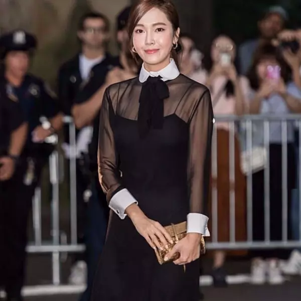 力尬「花邊教主」「美國甜心」！「明星CEO」潔西卡驚豔紐約時裝周！