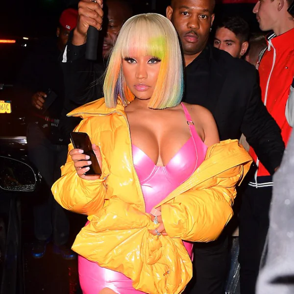 妮姬米娜公開批評 Cardi B 派對打架是「噁心的鬧劇」　砲轟她利用同情和賄賂來打造音樂事業！