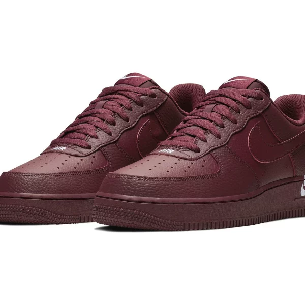 再創簡約新風格！搶先看 Nike Air Force 1 全新「logo」版本