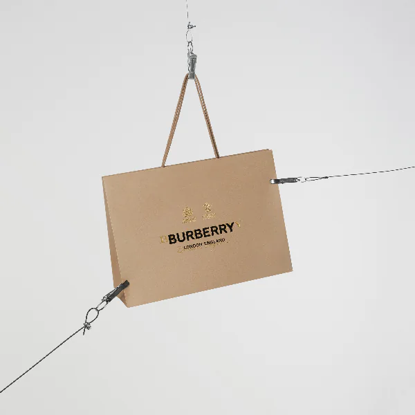 24 小時限量發售！BURBERRY 新任總監 Riccardo Tisci 推出首個系列，將不再使用動物皮草