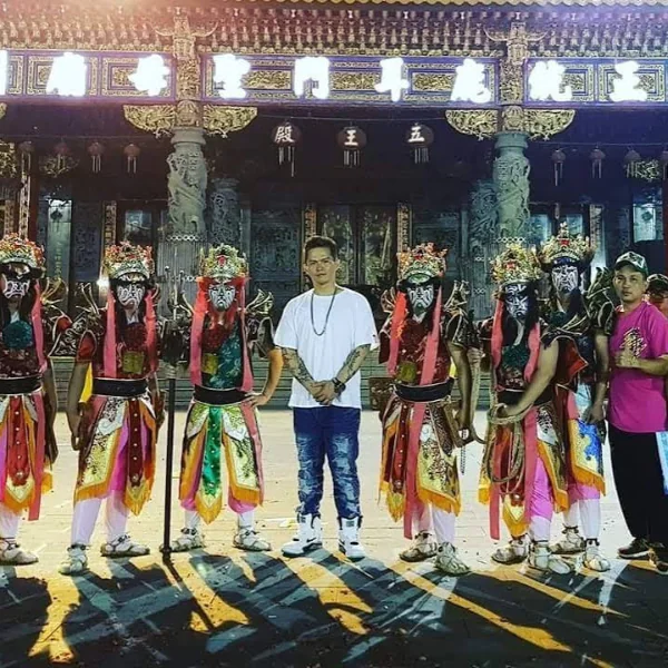 〔嘻哈老砲兒〕廟會究竟是擾民？還是對信仰的虔誠？聽完大支最新單曲《廟會》或許會有答案