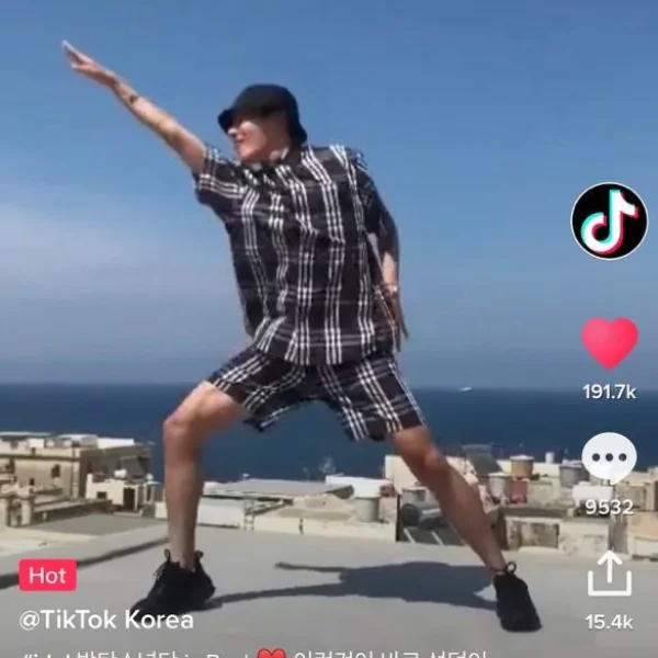 防彈少年團BTS與TikTok全球創作者一起玩  與偶像車拼 # idolchallenge  搭配全球最新功能#搶鏡#Reaction  發揮創作潛力  自己就是Super Idol！