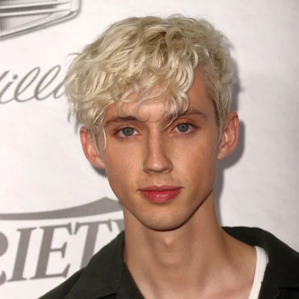 阿姆新專輯「恐同」歌詞引起砲轟　已出櫃歌手 Troye Sivan 這樣評價 Eminem 爭議！