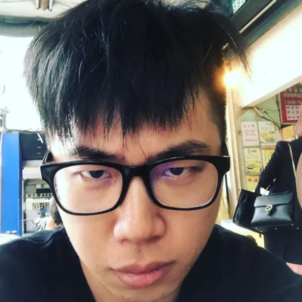 視覺上的衝擊！「菜喳」自曝六年前8+9黑歷史　網驚呼：越看越像鄧佳華
