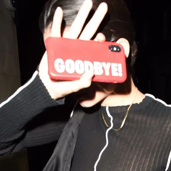 第一超模也怯場？Kendall Jenner 再登伸展台後又洩「走光照」！