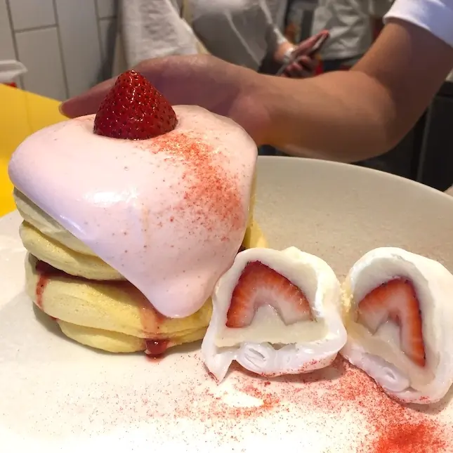 台灣限定口味！日本厚鬆餅名店「Flipper's」誠品南西店開幕　1.5 倍鬆餅糊、草莓奶油醬超療癒！