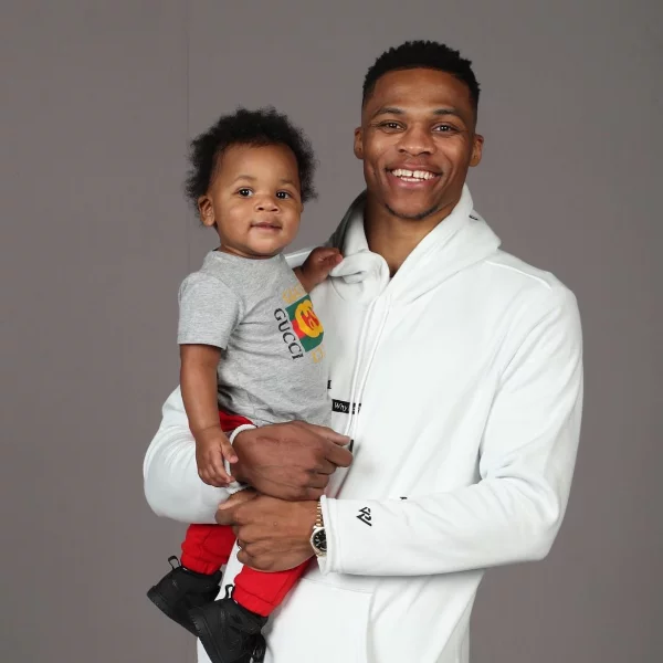 孩子也能湊成「大三元」？！NBA 球星「威少」老婆再度懷孕　這次是一對雙胞胎女兒！