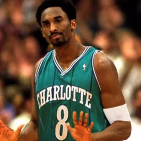 向NBA歷史上最糟糕的交易致敬？明年復刻的 KOBE 4 將採用選用黃蜂隊配色
