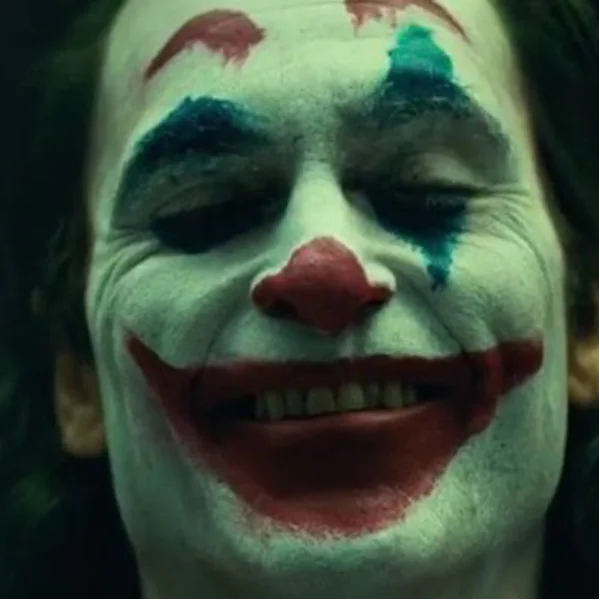 這個 Joker 絕對讓你期待，最新《Joker》Joker 招牌表情影片釋出！