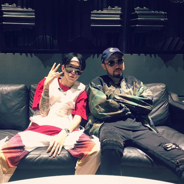 〔嘻哈老砲兒〕「不怕和吳亦凡爭」！你的男孩 Tizzy T、MC HOTDOG 熱狗合作〈貧民百萬男孩〉MV 釋出！