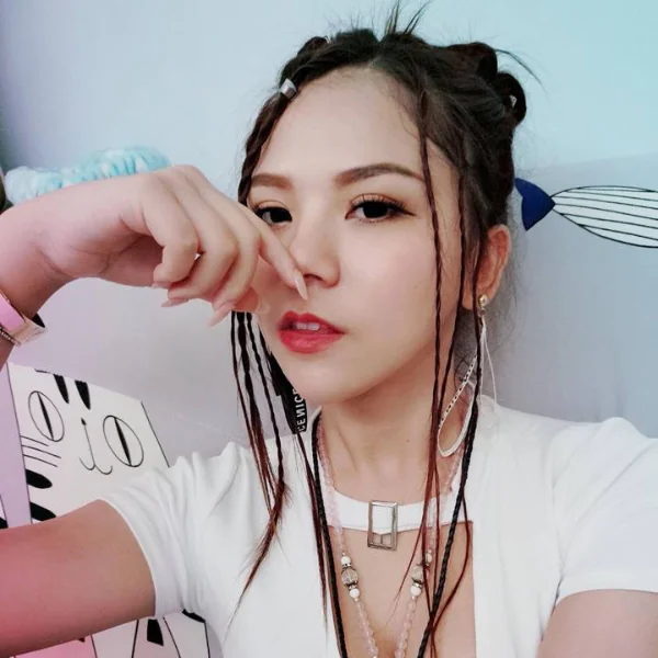 懷孕期間被劈腿！小鄧紫棋「蕾菈」自曝18歲結婚生女　前夫節目中現身求復合！