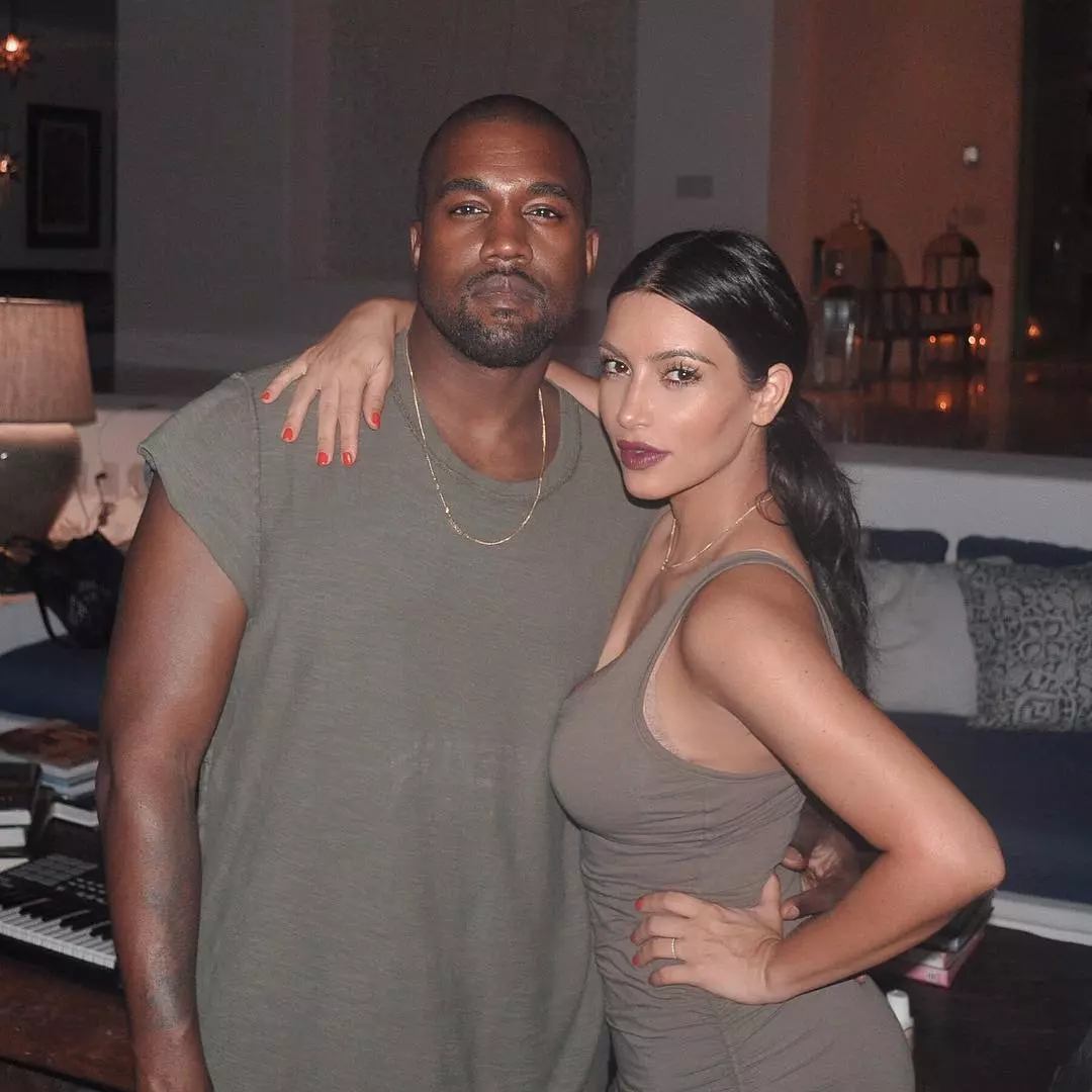 寵妻魔人肯爺無極限！繼送螢光黃賓士後，再度送 YEEZY 股份給老婆金卡戴珊 ！網友：肯爺絕對是當代最佳好男人無誤
