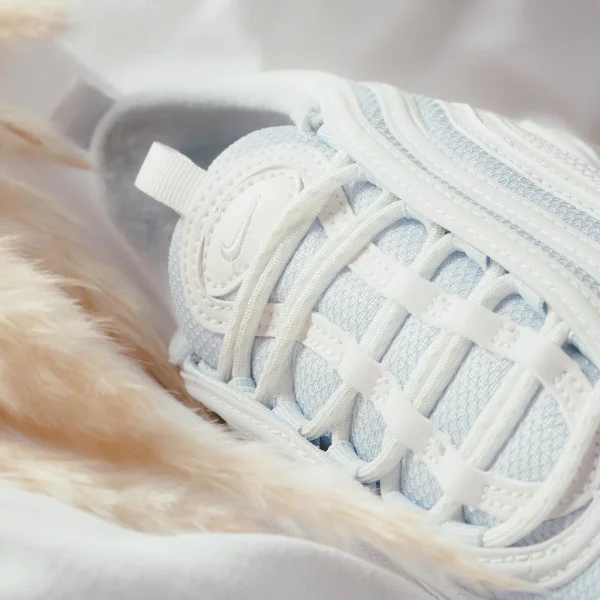 男友我要這一雙！ Nike AIr Max 97 「全白一抹藍」配色肯定是今秋妳必入手的鞋！