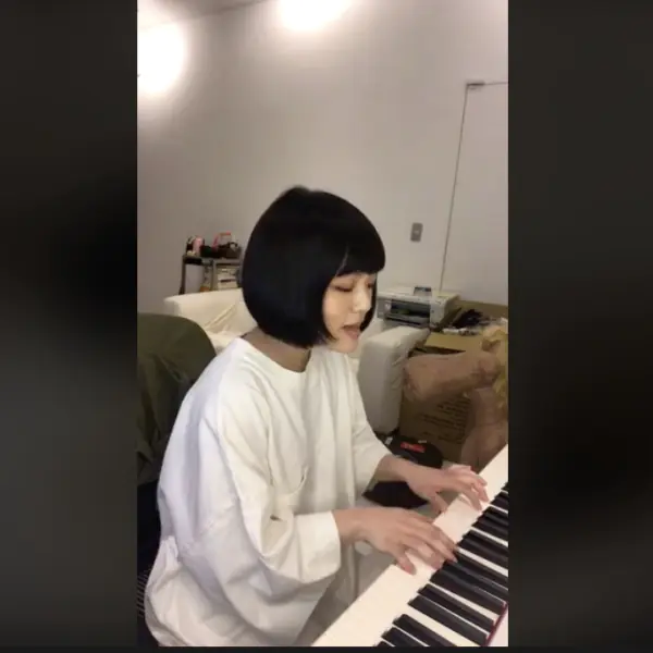 徐佳瑩開直播唱《延禧》主題曲 神融合《紅豆》 網友：耳朵懷孕了！