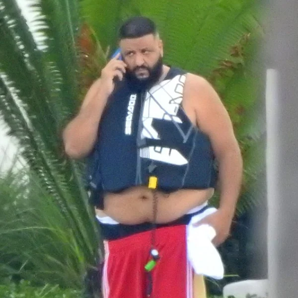 DJ Khaled 難得脫下嘻哈穿搭玩水上活動　體重過重的他展現出驚人身材曲線！