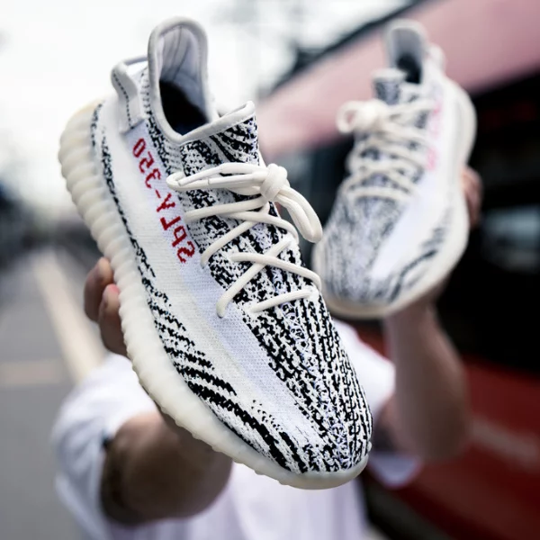 YEEZY BOOST 「斑馬」又要補貨啦！本周你不能錯過的話題鞋款 Top 6
