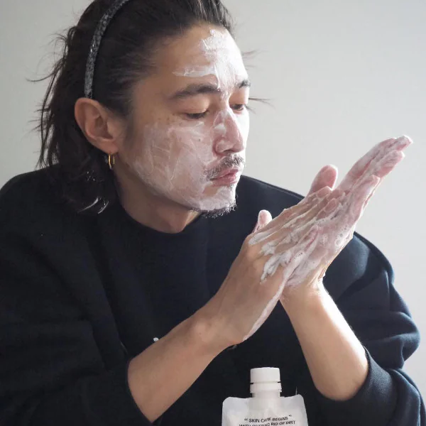 不只網帥狂讚，就連男神窪塚洋介也超愛用！原來這一袋袋產品是「油痘肌剋心」