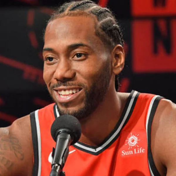 這樣有比較「可愛」？Kawhi Leonard 到暴龍後性格大變　隊友：他超多話還會主動搭訕！