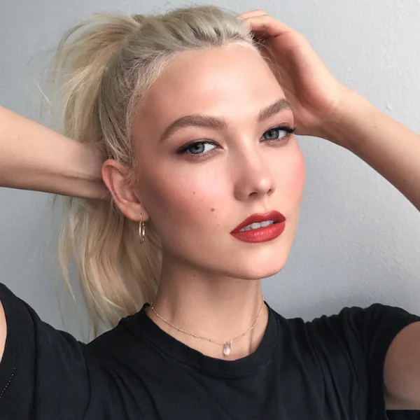 跨界超模！Karlie Kloss 取代海蒂克隆主持《決戰時裝伸展台》　網友：新陣容好吸引人！